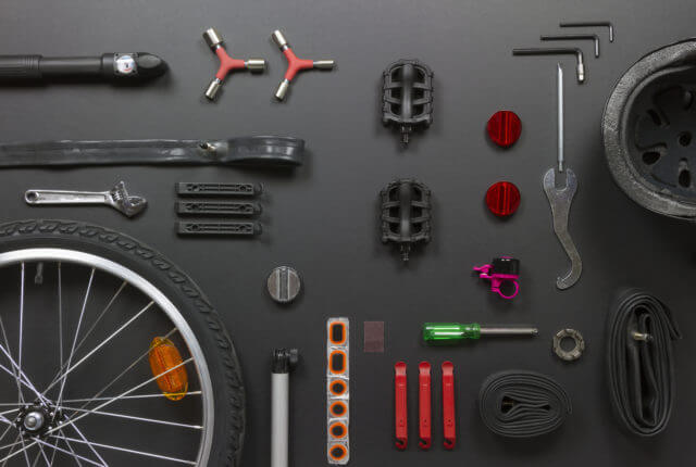 自転車のパーツと修理道具