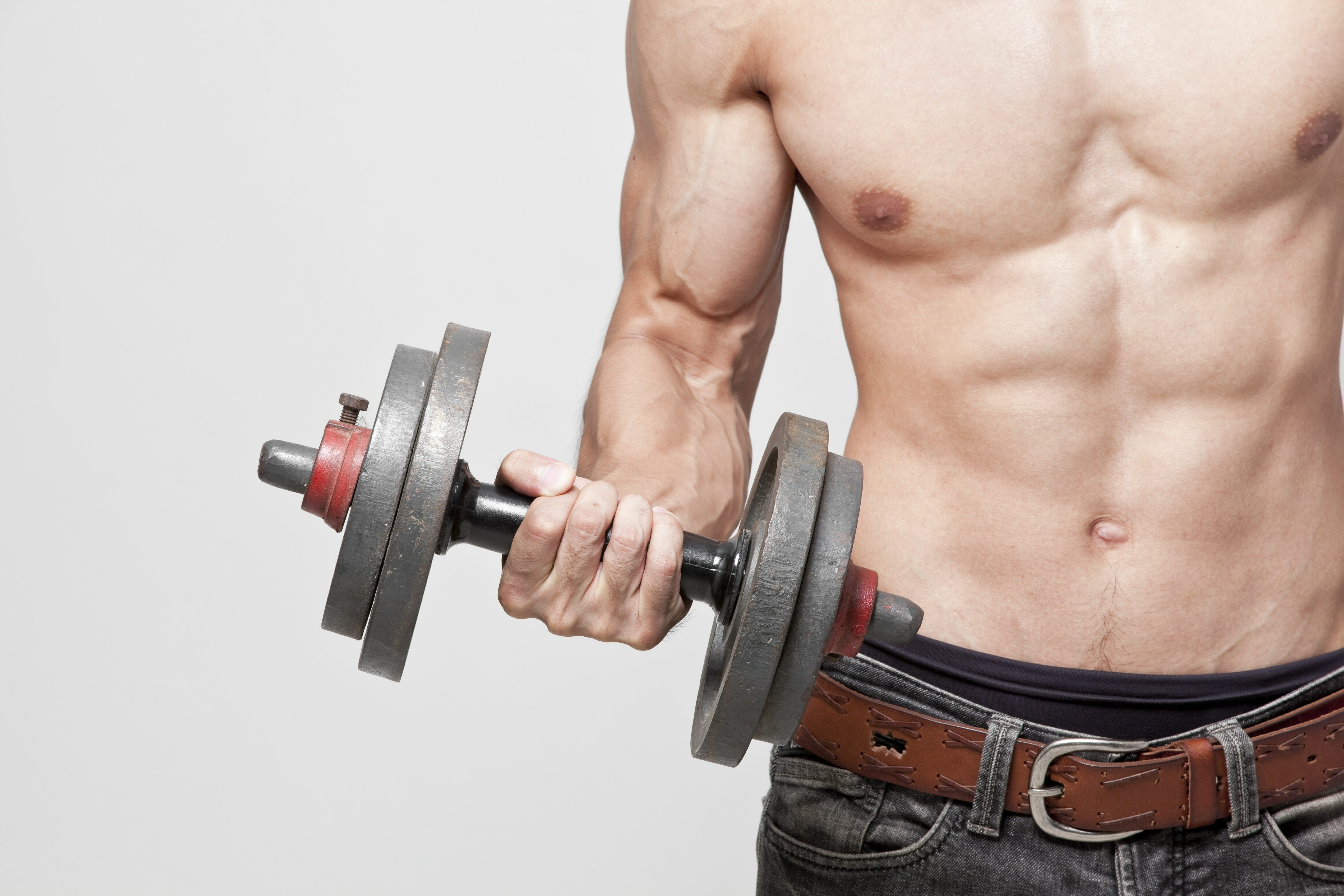 竹内涼真の筋肉画像まとめ 細マッチョからムキムキな筋肉を作り上げるトレーニング方法を徹底解説 片手ダンベル40kgもクリア トレーニングマスター